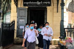 กวีดังพม่าโดนข้อหาจัดชุมนุมผิดกฎหมายประท้วงรัฐตัดสัญญาณอินเทอร์เน็ตในยะไข่