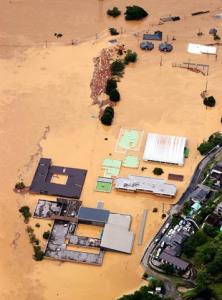 “ฝนพันปี” ถล่มญี่ปุ่น สั่งอพยพ 1.3 ล้านคน (ชมคลิป)
