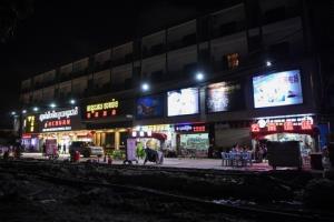 ‘ฮุนเซน’ ไฟเขียวคลับบาร์คาราโอเกะปรับเป็นร้านอาหารสร้างรายได้ช่วงโควิด