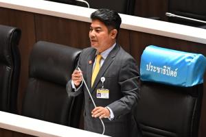 “เทพไท” จี้ “บิ๊กตู่” ยอมรับลงพื้นที่มีทั้งดอกไม้ก้อนหิน ชี้ พ.ร.ก.ฉุกเฉิน แค่ใช้คุมการเมือง