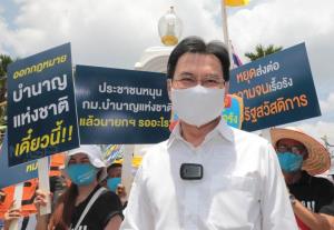 “จุรินทร์” ไม่ตอบ นศ.จี้ยุบสภา ชี้ รบ.ต้องฟังทุกฝ่าย มองแก้ รธน.เริ่มนับหนึ่ง ปชต.ดีขึ้น