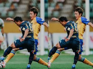 ชมจังหวะ “ชนาธิป” ร่ายมนต์ลูกหนังแตะลอดขา-เลี้ยงครึ่งสนามสุดงาม