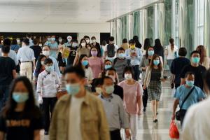 ‘ฮ่องกง’ เริ่มบังคับสวมหน้ากากอนามัยในอาคารและที่ปิด