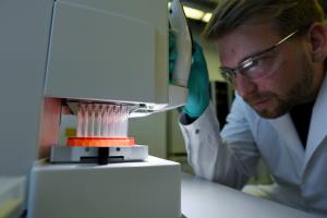 ดับฝันมนุษย์โลก! WHO คาดวัคซีนโควิด-19 คงต้องรอจนถึงต้นปีหน้า
