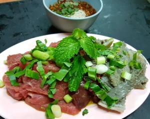 เตือนเมนูเปิบพิสดาร ซอยจุ๊วัว-ซอยจุ๊หมูดิบ อันตรายเสี่ยงถึงชีวิต แนะกินอาหารปรุงสุกดีที่สุด