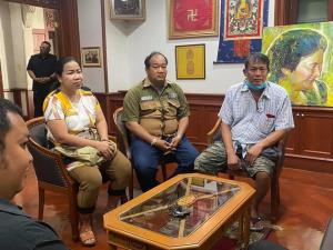 หนุ่มสำนึกผิด เข้าขอขมา “สนธิ” หลังโพสต์หมิ่น-คอมเมนต์ด่าหยาบคายบนเพจเฟซบุ๊ก “คุยทุกเรื่องกับสนธิ”