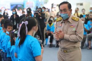 “ประยุทธ์” เผยน้ำท่วมคลี่คลายแล้ว สั่ง จนท.เร่งดูแลให้เสียหายน้อยสุด มท.1 ลงพื้นที่ดูแล้ว