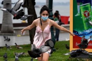 สาวเขมรรวมตัวโพสต์ภาพชุดว่ายน้ำประท้วงร่างกฎหมายคุมการแต่งกาย