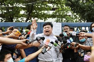 “เพนกวิน” กับแกนนำวันที่เริ่มนับคดีอาญา