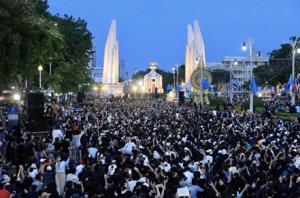 เหลียวหลังมองหน้า ค้นหาประชาธิปไตย