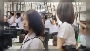 เกินไปไหม? นักศึกษาฝึกสอนสั่งลงโทษ นร.ให้แบกเก้าอี้แล้วลุกนั่งแถมถ่ายคลิปอวด (ชมคลิป)