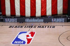 "บัคส์" บอยคอตต์เพลย์ออฟ ต้านเหยียดผิว NBA สั่งเลื่อนแข่งเกม 5 ทั้ง 3 คู่
