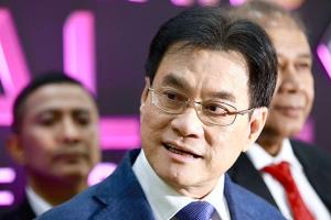 ประชาธิปัตย์ ขย่มเรือดำน้ำ ทำหล่อ เจาะยางกองทัพ