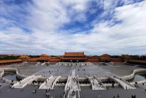 วังต้องห้ามถือเป็นมหาราชวังที่ใหญ่ที่สุดในโลก สิ่งก่อสร้างขนาดใหญ่โตโอ่อ่าอลังการแห่งนี้แสดงถึงยุคทองที่บรรเจิดที่สุดในประวัติศาสตร์สถาปัตยกรรมจีน