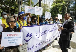 กลุ่ม “ประชาชนคนไทย” ยื่นหนังสือผ่านทูตสหรัฐฯ ขอคำยืนยัน “ทรัมป์” ไม่แทรกแซงการเมืองไทย
