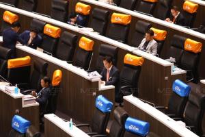 “ก้าวไกล” ซัดงบ สธ.ไม่ตอบโจทย์สถานการณ์โควิด