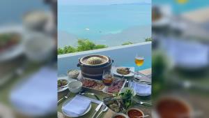ชาวเน็ตฮือฮา! โรงแรมหรู “โฟร์ซีซั่น เกาะสมุย” เสนอเมนูพิเศษ “หมูกระทะ” ริมทะเลสวยๆ