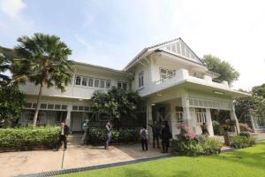 รื้อบ้านสี่เสาเทเวศร์ ปิดตำนานที่พัก “ป๋าเปรม” หลัง ทบ.คืนให้ สนง.ทรัพย์สินฯ