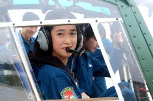 (ชม) หมู่บินเครื่องบินรบหญิง สิบคนแรกของจีน