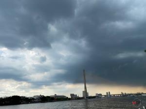 ฝนเพิ่มขึ้น! เตือน 46 จว.ฝนตกหนัก เสี่ยงน้ำท่วมฉับพลัน-น้ำป่า ถล่มกรุงร้อยละ 60