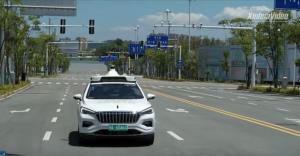ปลอดภัยไร้กังวล! ชมคลิปจีนทดสอบ “Robotaxis” รถแท็กซี่ไร้คนขับ กดเรียกง่ายผ่านแอปฯ