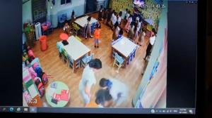 วนลูป! ครู ร.ร.ดังโรงเรียนเดิม ทำร้ายเด็กชั้นเนอร์สเซอรี กระชากลงพื้น-ถุงดำคลุมหัว