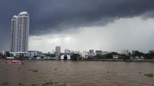 เตือนไทยมรสุมต่อเนื่อง 43 จังหวัดเตรียมรับมือฝนตกหนัก กทม.-ปริมณฑล อ่วมเจอฝน 70%