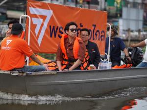 “พิธา” ลั่นร่วมม็อบ 14 ต.ค.บี้กองทัพแจงหลังถูกแฉใช้ทวิตเตอร์ปลอม