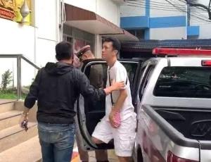 ตำรวจ สน.ดุสิต คุมตัว “เอกชัย-บุญเกื้อหนุน” 2 ผู้ต้องหาคดีพยายามประทุษร้ายพระราชินี ฝากขังศาลอาญา