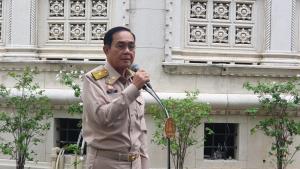 “บิ๊กตู่” บินด่วนปักธงชัย ติดตามสถานการณ์น้ำท่วม