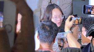 ตำรวจจัดกำลังเฝ้าโรงพยาบาล 24 ชม.อายัดตัว “รุ้ง” นำตัวฝากขังจันทร์นี้