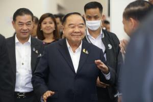 “พี่ป้อม” ไม่ห่วง “น้องตู่” กรณีพักในค่ายทหาร ยันชี้แจงได้อยู่แล้ว