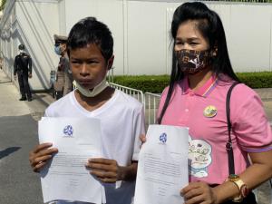 กลุ่มเยาวชนช่วยชาติ ยื่นสถานทูตญี่ปุ่น จี้ “ปวิน” กลับมารับโทษกฎหมายไทย