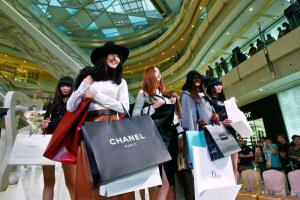 สินค้าหรูหรา รอดตายโควิด ได้พึ่งพาลูกค้าจีนจับจ่าย