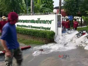 เมืองคอนเร่งระบายน้ำลงอ่าวไทยเปิดประตูทุกบานที่ อ.หัวไทร แต่ทะเลยังหนุนสูง