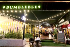 “BUMBLEBEE” ชวนนั่งชิล ร้านเปิดใหม่ย่านราชพฤกษ์