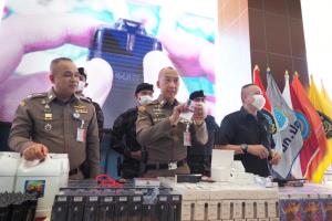 ควันปีศาจ บุหรี่ไฟฟ้า ห้ามคนสูบ เอื้อแก๊งหนีภาษี?