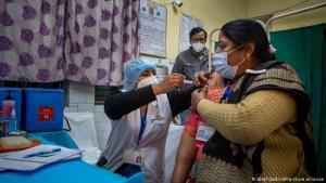 อินเดียรับรองวัคซีนโควิดสองบริษัทสำหรับใช้กรณีฉุกเฉิน