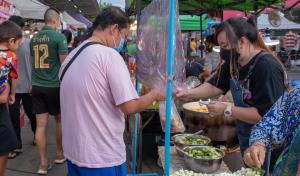 “หมอมนูญ” ติง มาตรการปิดตลาดแต่เปิดห้างฯ เสี่ยงโควิด-19 ระบาดมากกว่า 10 เท่า