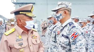 “บิ๊กอุ้ย” มอบของขวัญฐานทัพเรือกรุงเทพ เป็นขวัญกำลังใจ กำชับเลี่ยงพื้นที่เสี่ยงโควิด