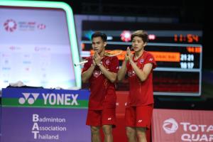 "บาส-ปอป้อ" ฟอร์มแรง! คว่ำคู่หูมาเลย์  นอนรอรอบรองฯ ขนไก่ไทยแลนด์ โอเพ่น