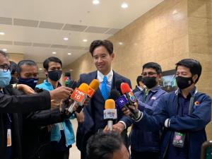 “พิธา” โดดป้อง “ทอน” อ้างมีสิทธิตั้งคำถามวัคซีน “บิ๊กตู่” อย่าหัวร้อน