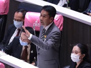 “สุทิน” เปิดหัวอัดรัฐบาลทุจริตสารพัด ทั้งถุงมือยาง-โซลาร์เซลล์ แถมขุดลอกคลองโกงทั้งแผ่นดิน