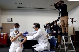 ญี่ปุ่นเริ่มแล้ว! ฉีดวัคซีนโควิด-19 ประเดิมด้วยบุคลากรด้านสาธารณสุข
