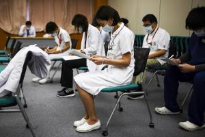 ญี่ปุ่นได้รับวัคซีนโควิดแล้วกว่า 830,000 โดส รัฐบาลเล็งยกเลิกภาวะฉุกเฉิน