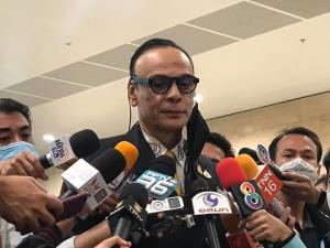 “ชาดา” ปัดคอมเมนต์เพิ่มโควตาเก้าอี้ รมต.ภท. ลั่นหัวหน้า-เลขาฯ ใคร ใครก็รัก หลังวอล์กเอาต์ห้องประชุม