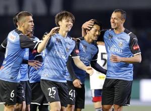 "ธีราทร" ลงนัดที่ 100 "โยโกฮาม่า" บุกพ่าย "คาวาซากิ" 0-2 เปิดหัวเจลีก 2021