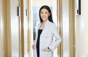 “หมอแชมป์” พญ.นภาพร ธรรมพัฒนากูล ผู้ก่อตั้ง VITALIA WELLNESS CLINIC แพทย์ผู้ผสมผสานเวชศาสตร์ชะลอวัยเข้ากับศาสตร์ความงาม จนเกิดนิยามความงามที่ยั่งยืนจากภายในสู่ภายนอก