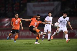 "ฉลามชล" ช็อก "กว่างโซ้ง" ฮึดท้ายเกมเฉือนชัยสุดมัน 4-3