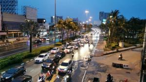 เผยภาพฝนตกรถติดทั่วเมืองพัทยาเมื่อช่วงเย็นที่ผ่านมา หลังฝนถล่มหนักกว่าชั่วโมง